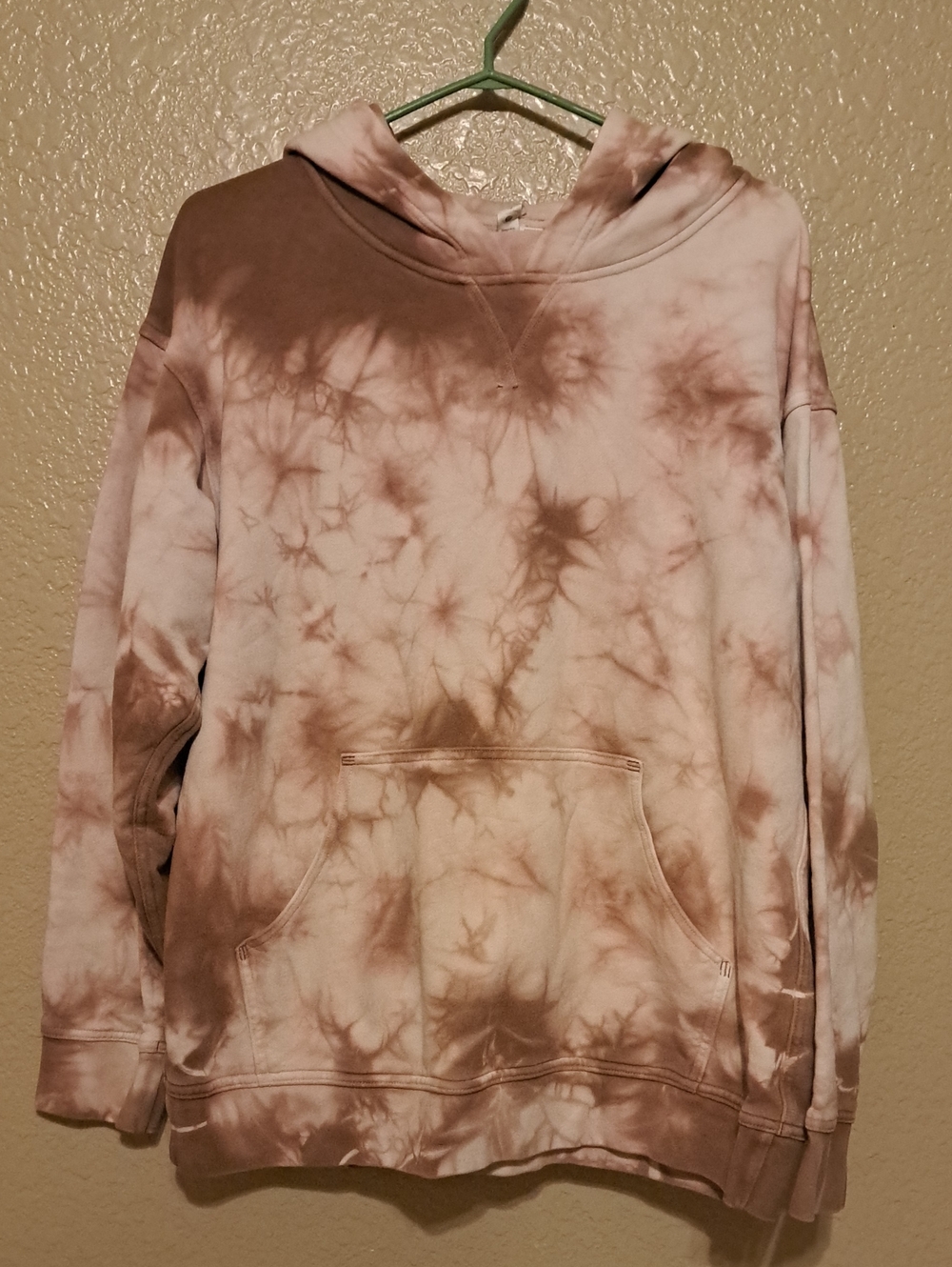 lululemon Tie-Dye Hooded Sweatshirt in Taupe and Cream. Size 12.